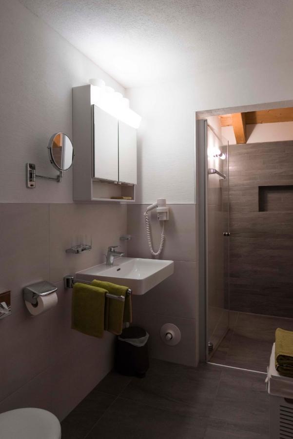 Apartment Madlaina ซัมเนาน์ ภายนอก รูปภาพ