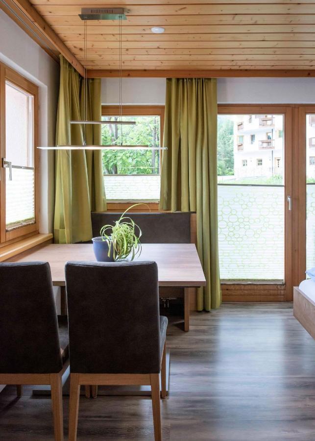 Apartment Madlaina ซัมเนาน์ ภายนอก รูปภาพ