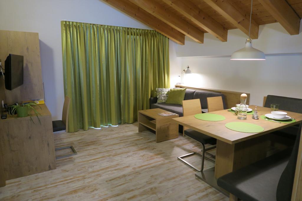Apartment Madlaina ซัมเนาน์ ภายนอก รูปภาพ