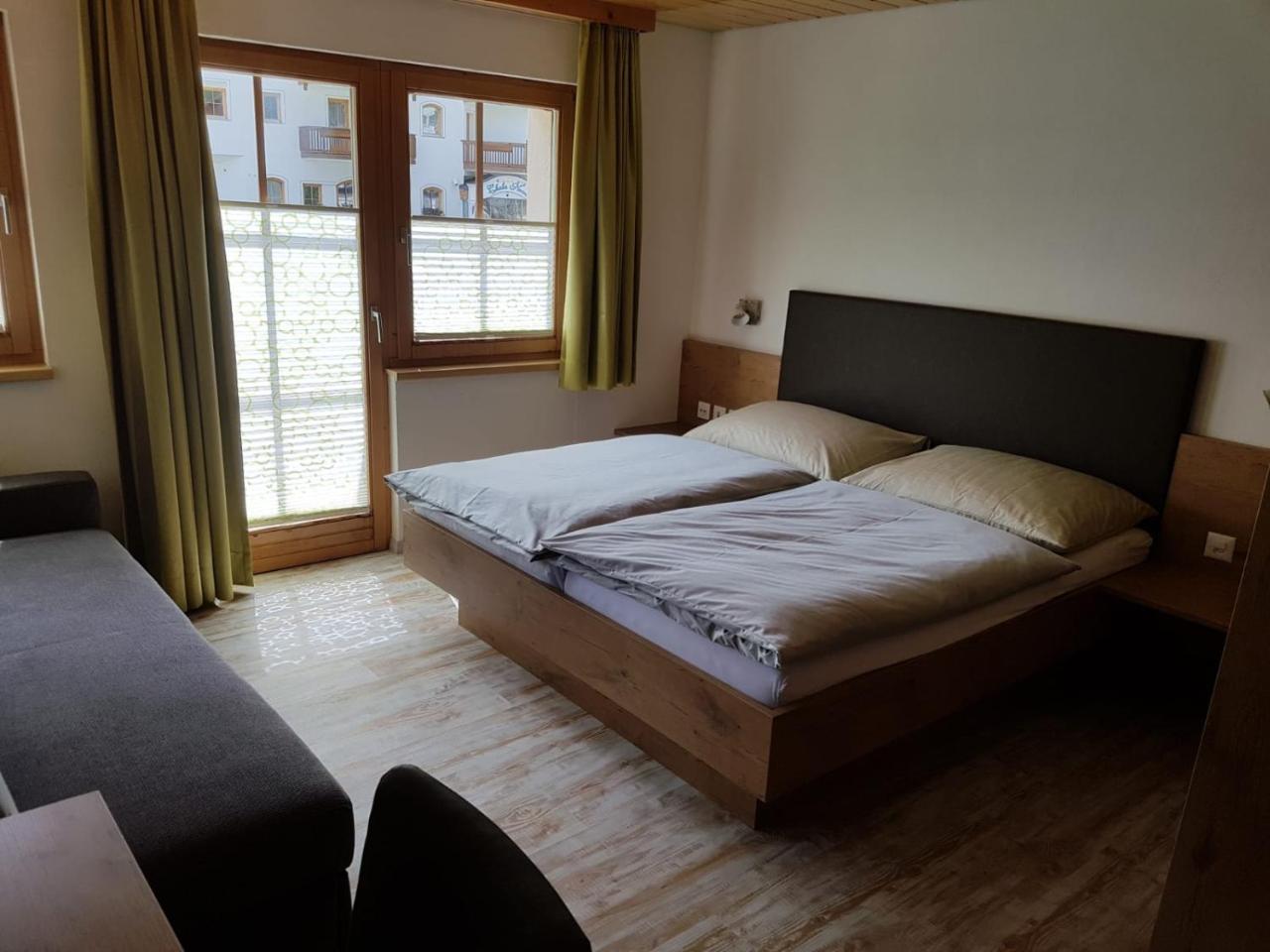 Apartment Madlaina ซัมเนาน์ ภายนอก รูปภาพ