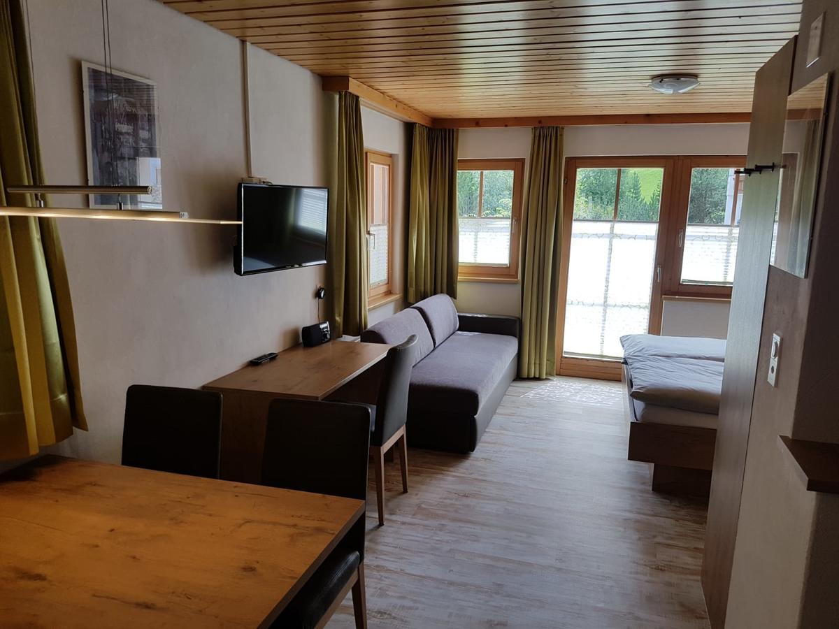 Apartment Madlaina ซัมเนาน์ ภายนอก รูปภาพ